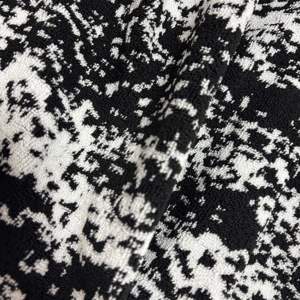 Tela de Encaje Jacquard con Cordón de Poliéster 100%, Estampado Floral, Transpirable, Elástica, Ligera, Lavable a Máquina, Suave - Product Image 1