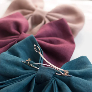 Barrette élégante faite à la main en lin avec nœud pour <span class=keywords><strong>cheveux</strong></span>, barrette à longue queue – Barrette personnalisée avec nœud brodé floral pour femmes et filles - Product Image 5