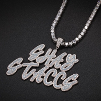 Bijoux hip-hop personnalisés Lettres d'écriture cursive Zircon cubique glacé Nom personnalisé Collier Hommes Rappeur Connecté Lettre Pendentif