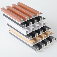 Revêtements muraux en PVC WPC ignifuges modernes pour l'extérieur et l'intérieur, panneaux de bardage en co-extrusion avec motifs floraux/damassés