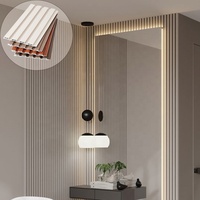 Panneaux alternatifs au bois, panneaux muraux rainurés WPC, panneaux muraux en PVC imitation bois rouge pour la décoration de la maison