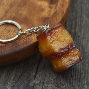 سلسلة مفاتيح على شكل بقعة طعام مطلية بالطعام مخصصة ، قلادة محاكاة أرجل الخنازير - Product Image 4