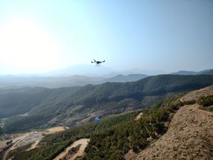 Drone caméra JSI D40 Prosumer longue portée, transport 40 kg, double commande, un seul appareil pour la manutention en montagne et la logistique urbaine - Product Image 3