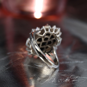 Anillo de aniversario para mujer con cristales negros vintage de la serie Otherworld - Product Image 3