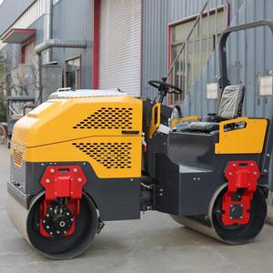Rouleau compacteur entièrement hydraulique de 2,5 tonnes - Polyvalent, facile à utiliser, puissant et offrant une plus grande puissance de compactage et de fouillisage - Product Image 2