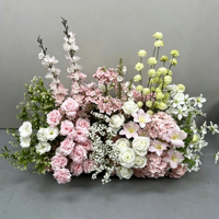 Décoration de mariage : Composition florale rose au sol, fleurs artificielles pour allée de mariage, fleurs de guidage roses pour passage de mariage