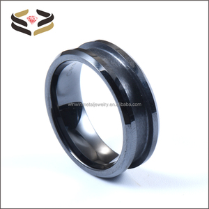 Bagues de mariage en céramique tendance certifiées par un tiers, personnalisables en gros, avec incrustation vierge et bord biseauté noir pour femmes - Product Image 4