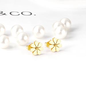Nuevos Aretes de Moda Minimalistas al por Mayor, Chapados en Oro de 18K PVD, de Acero Inoxidable, con Diseño de Pétalos de Flor para Chicas - Product Image 4