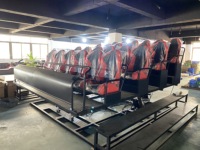 Parque de juegos interior comercial Sistema de cine en movimiento 5D Silla de simulador Parque temático de cine Asientos móviles de 6 ejes con proyector láser