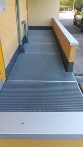 Tùy chỉnh thực hiện chống ăn mòn bền mạ kẽm nướng cho máng xối thép lưới che kênh cho thoát nước ngầm nhà để xe - Product Image 6