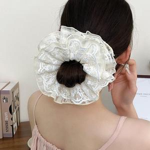 ยางรัดผมลูกไม้เกาหลีแบบใหม่ ขนาดใหญ่ 4 ชั้น ลายดอกไม้เรียบง่าย สำหรับผู้หญิง ขายส่ง - Product Image 3