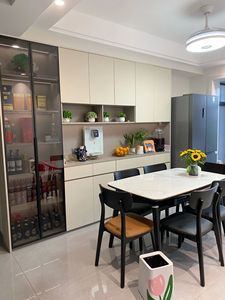 Credenza da Pranzo Minimalista Italiana Personalizzata con Spazio Riservato per Frigorifero, Mobile di Lusso per la Casa con Superficie Liscia - Product Image 3