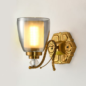 <span class=keywords><strong>Applique</strong></span> <span class=keywords><strong>da</strong></span> <span class=keywords><strong>Parete</strong></span> Moderna di Alta Qualità con Finitura Oro e Paralume in Vetro Grigio Fumé (B880-1W) - Product Image 6