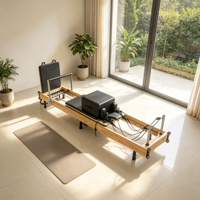 Appareil de Pilates Reformer avec plateforme de saut et boîte d'assise, ressorts codés par couleur (5 couleurs), barre de repose-pieds réglable, machine d'entraînement cardio à domicile