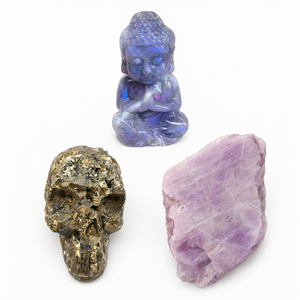 Tallados de Piedras Preciosas Personalizados: Transforme su Espacio con el Poder de los Cristales: Tallado de Calavera de Pirita Druzy, Espécimen de Kunzita Rosa - Product Image 1