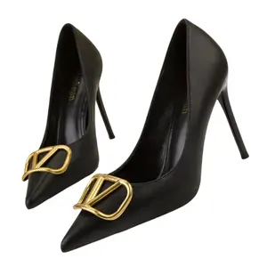 फैशन महिलाओं के जूते स्लिम हील्स हाई हील्स शैलो माउथ पॉइंटेड थिन मेटल वी होम स्क्वायर बकल सिंगल जूते