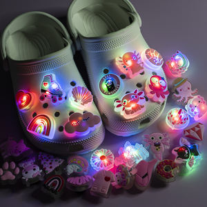 Оптовая продажа, новый дизайн, подвеска для обуви на заказ, светящаяся Ночная блестящая сабо, розовый осьминог, забавные животные, украшение для обуви, очарование - Product Image 1