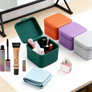 Nuevas llegadas: Bolsa de almacenamiento cuadrada de silicona de pequeña capacidad con logotipo personalizado para cosméticos y maquillaje para mujer - Product Image 3