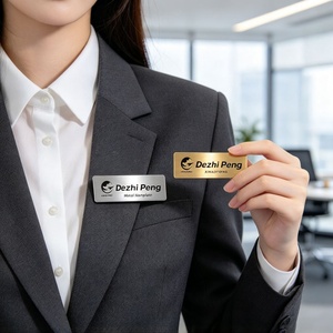 Placa de Identificación de Aluminio Personalizada Reutilizable con Grabado por Sublimación, Pin de Seguridad Magnético, Placa de Identificación de Metal para Personal Corporativo - Product Image 4