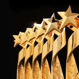 Piala Bintang Resin Emas Murah <span class=keywords><strong>2026</strong></span> dengan Alas Kaca Kristal Hitam, Penghargaan Piala Kemenangan - Product Image 5