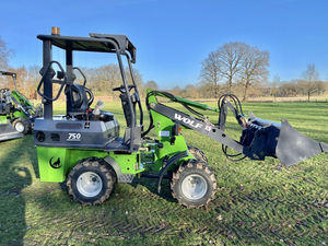 Kualitas tinggi 0.6Ton 600kg nilai beban <span class=keywords><strong>1500kg</strong></span> berat operasi roda <span class=keywords><strong>Mini</strong></span> Cina Hoftracs untuk dijual - Product Image 6