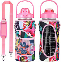 Botella de Agua Deportiva de Plástico de 2L para Exteriores, Venta al Por Mayor del Fabricante, con Funda Protectora Térmica de 64oz y Correa de Transporte