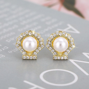 Orecchini a Forma di Conchiglia per Donne, Design Elegante e Minimalista, Accessori per Orecchie da Indossare Quotidianamente - Product Image 1