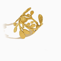 Nouveautés en gros : Bague feuille en acier inoxydable plaqué or 18 carats avec zircon arc-en-ciel pour femme