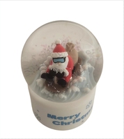 Boîte à musique en résine de 65 mm avec globe à neige, Père Noël sur une planche à roulettes, fonction rotative, pour la décoration de la maison, Noël