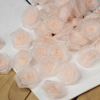 Fleurs en tissu faites à la main pour bijoux, corsages et accessoires de coiffure pour filles - Couleur et taille personnalisables