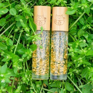 ขวดโรลออนน้ำมันหอมระเหยรูปแมวนำโชค พร้อมฟอยล์สีทอง ตัวขวดใส สำหรับบรรจุภัณฑ์ของขวัญอโรมาเธอราพี - Product Image 3