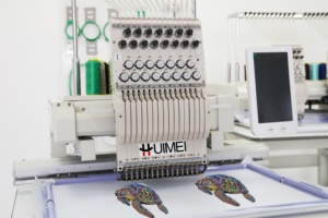 Cuffia <span class=keywords><strong>digitale</strong></span> computerizzata macchina da cucire piatta 1 testa macchina da ricamo automatica 6 ago - Product Image 2