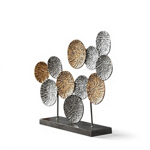 Sculpture métallique moderne avec motif de feuillage irrégulier, décoration artisanale pour salon - Product Image 1