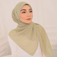 Hijab malaisien en voile de coton doux et uni moins cher foulard en viscose 115*115 Tudung Bawal Hijab en voile de coton uni pour femme écharpe