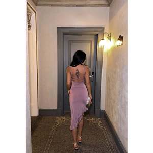 Robe de soirée rose satinée avec détails pailletés au dos, style soirée, col cœur, silhouette fourreau droite, longueur ras du sol, taille XS - Product Image 1