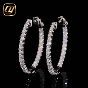 Boucles d'oreilles créoles en argent 925, pavées de moissanite, grand modèle, style Huggie, avec diamants inversés - Product Image 1