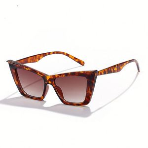 Lunettes de soleil pour femmes avec logo personnalisé, style rétro tendance, motif léopard noir, monture carrée, lunettes de soleil œil de chat à grande monture - Product Image 4