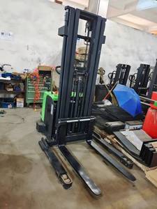 Apilador Eléctrico EVERLIFT HELI de 1.0t, 1.5t, 2t, <span class=keywords><strong>2.5t</strong></span>, 3t, Apilador Portátil con Patas Abatibles, Fabricante de Apiladores Eléctricos - Product Image 3