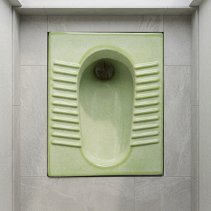 WC à la turque en céramique vert bon marché, design Orissa, sanitaires indiens - Product Image 1