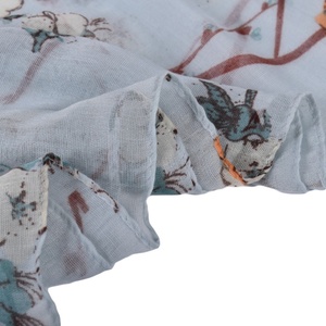 Écharpe en coton et lin à motif floral de fleurs de prunier style coréen, mode printemps-été, foulard pour femme, cache-cou, châle, vente en gros, musulman - Product Image 3