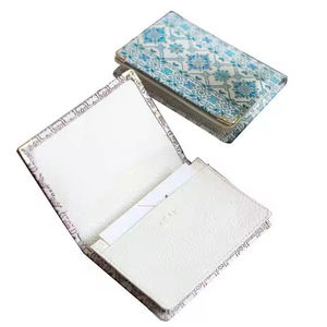 Sac fourre-tout en cuir véritable blanc pour femme conçu par un artisan traditionnel Technique Yuzenbunko élégant magnifiquement coloré pour tous - Product Image 1