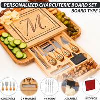 Ensemble de planches à fromage carrées en bambou personnalisées avec couteaux gravés - Cadeau personnalisé pour un anniversaire de mariage - Ensemble de planches à charcuterie