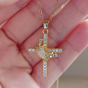 Nouveau design : Breloque porte-clés croix couronne, accessoire pour usage quotidien, événements religieux, mariages, cadeau de foi durable - Product Image 2