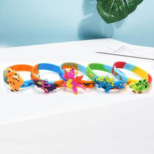 <span class=keywords><strong>1</strong></span> pieza de pulseras de silicona de dinosaurio vibrante, diseños de dinosaurios para los más pequeños, regalo festivo de vacaciones, no se necesitan baterías - Product Image 5
