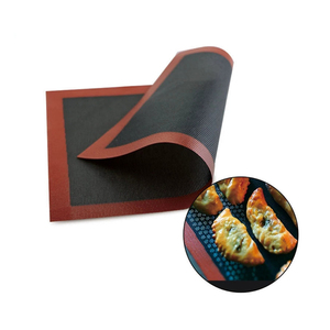 Tapis de four résistant à la chaleur Tapis de cuisson en silicone en fibre de verre antiadhésif perforé - Product Image 2