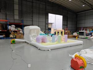 Castello Gonfiabile Bianco Pastello con Doppio Scivolo e Piscina di Palline per Noleggio Feste e Parco Giochi per Bambini - Product Image 3