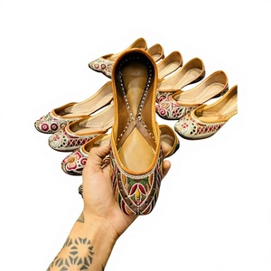 รองเท้าสตรีหนังแท้ทำมือจากอินเดีย ลายปัก  ใส่ได้ทุกฤดู - Product Image 6
