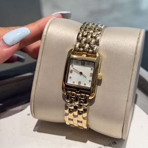 Reloj de Cuarzo Analógico de Lujo para Mujer, en Oferta, con Caja de Acero Inoxidable, Correa de Cuero Italiano y Cristales de Moissanita - Product Image 1