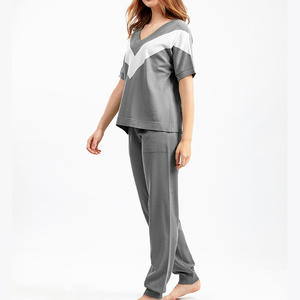 Ensemble de vêtements personnalisés pour femmes, t-shirt uni à fente latérale et pantalon de survêtement deux pièces survêtements legging 2 pièces pour femmes/ - Product Image 4