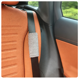 Housse de ceinture de sécurité de voiture en peluche Teddy de luxe, coussin de protection en polaire doux pour le confort de conduite, compatible avec Benz Audi Ford Toyota - Product Image 4